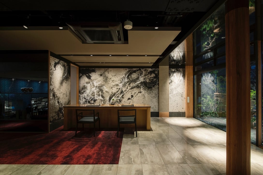 美術茶道具商の中西松豊軒がプロデュースしたラグジュアリーホテル「アール モン ゼン キョウト」のラウンジ