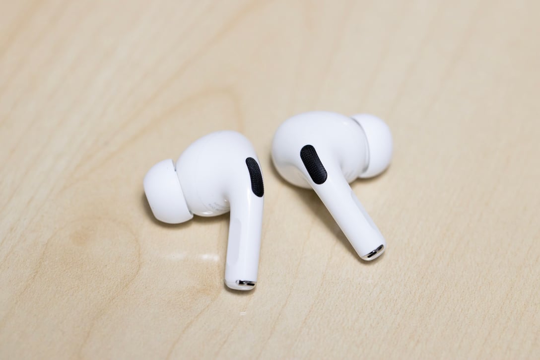 Apple AirPods Pro第一世代 刻印あり 片耳ノイズあり 何が変わった