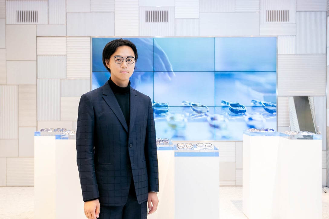 デザイナーの高橋悠介(2015年撮影) Image by FASHIONSNAP