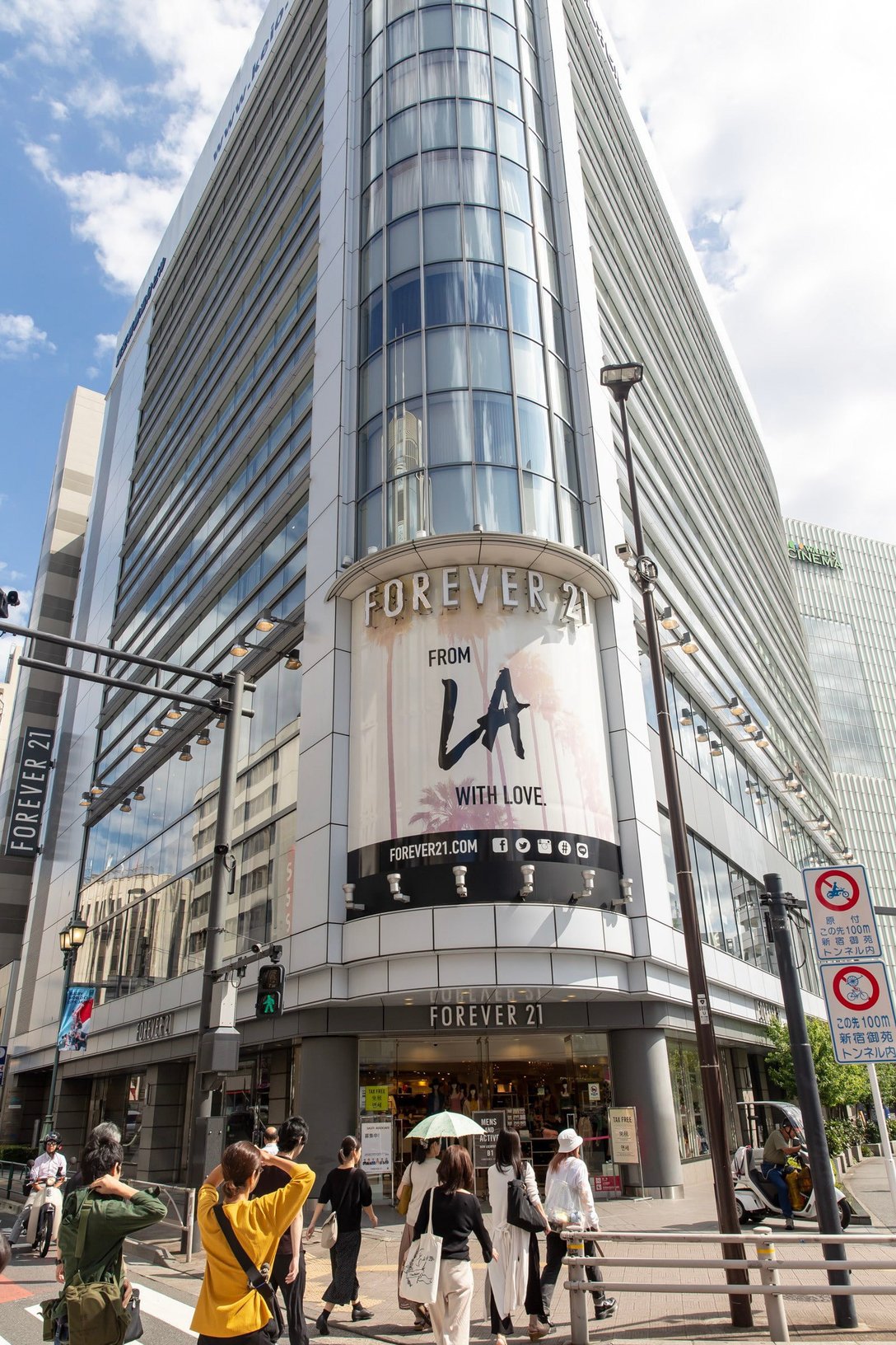 フォーエバー 21 店舗外観 Image by FASHIONSNAP