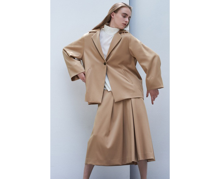 滝沢眞規子さん着用 COLUMN コラム セットアップ エスト