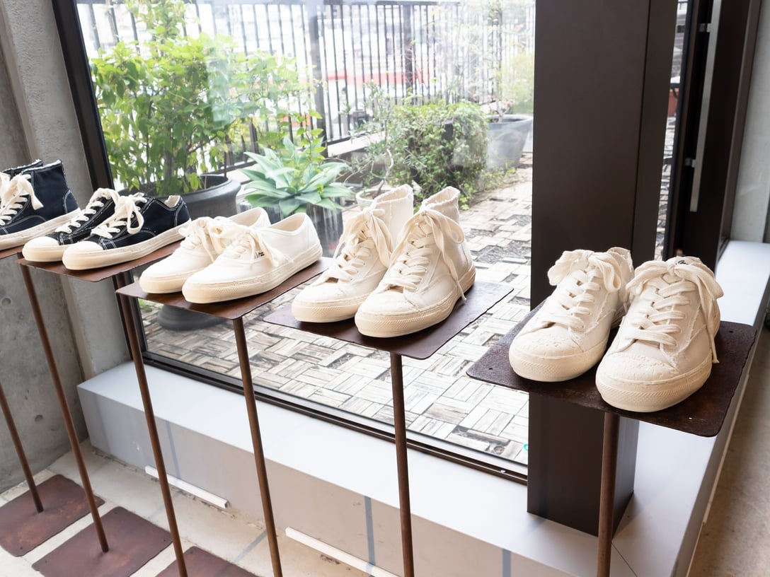 「ジェネラル スケール」のスニーカー Image by FASHIONSNAP