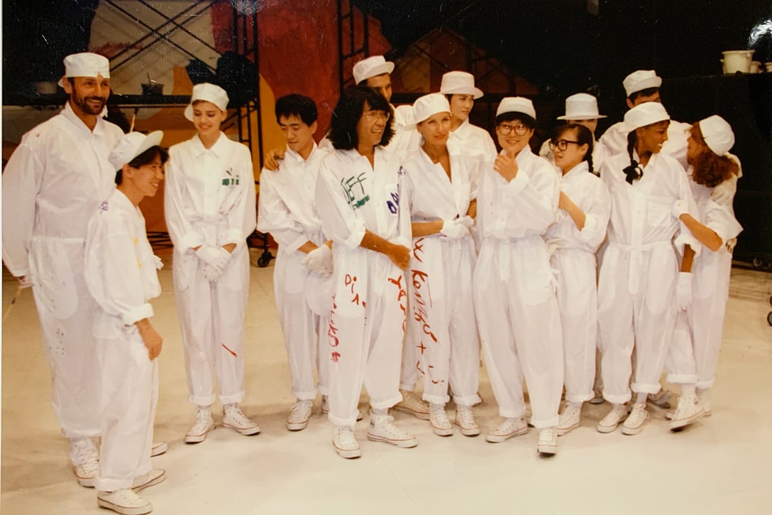 1987年「夢工場」：東京と大阪でKENZOブランドのショーを開催。中央：高田賢三（筆者提供）