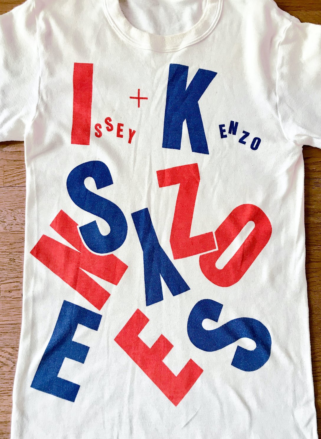 「ISSEY MIYAKE + KENZO TAKADA」のスタッフTシャツ（筆者私物）