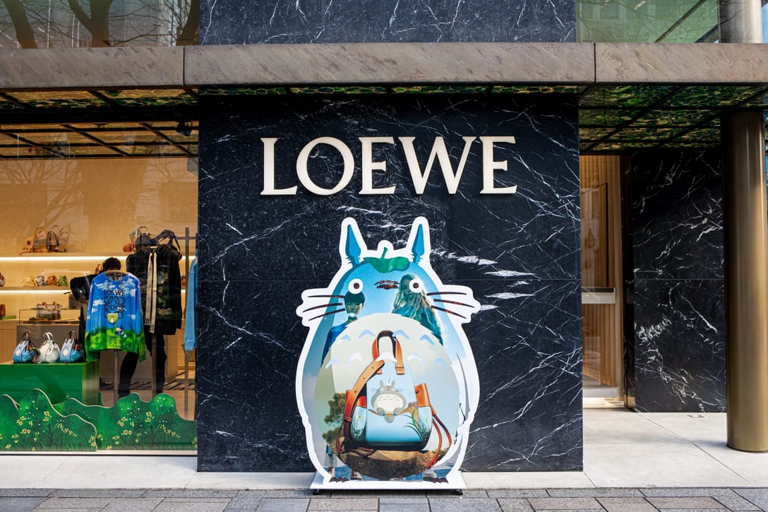 ロエベ表参道店 外観 Image by FASHIONSNAP