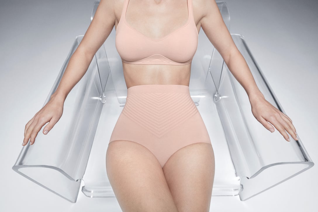 ブラジャー(2万8600円)、パンティ(1万4300円) Image by Wolford