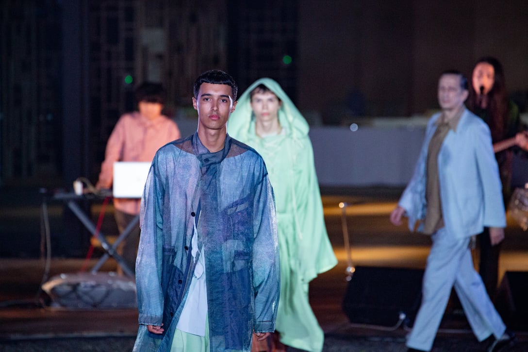 東京・八芳園で発表されたベッドフォード 2022年春夏コレクション Image by FASHIONSNAP