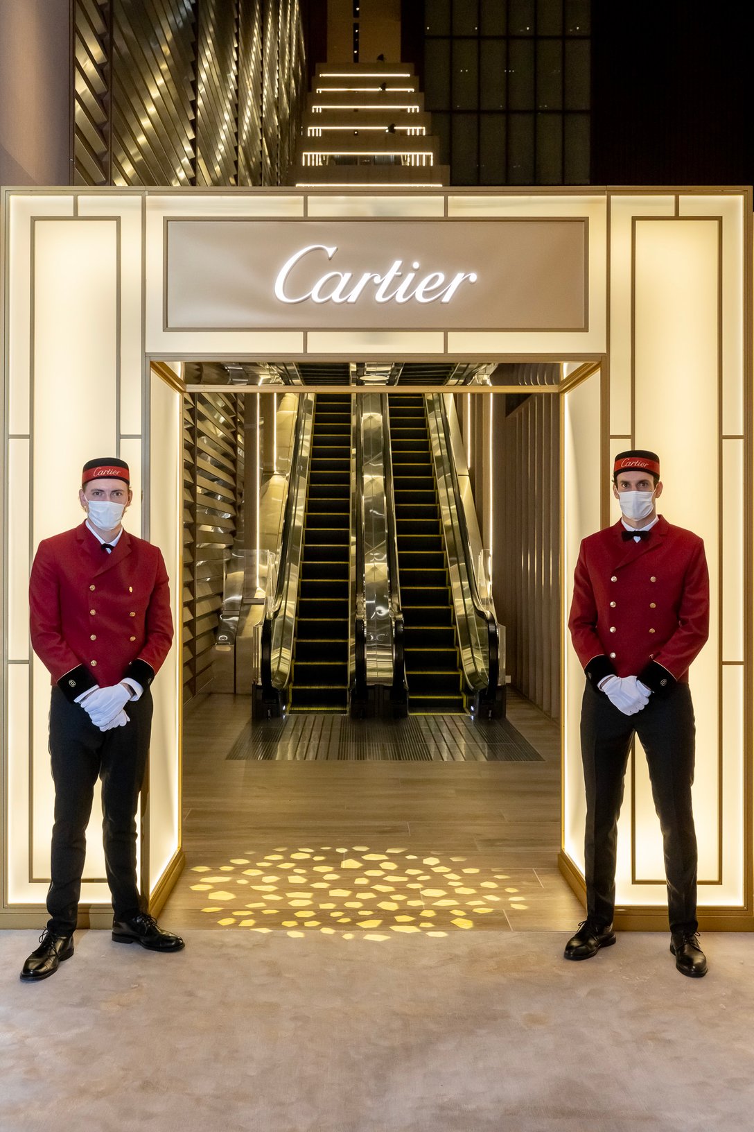 Cartier Salon Tokyo　エントランスとベルボーイ