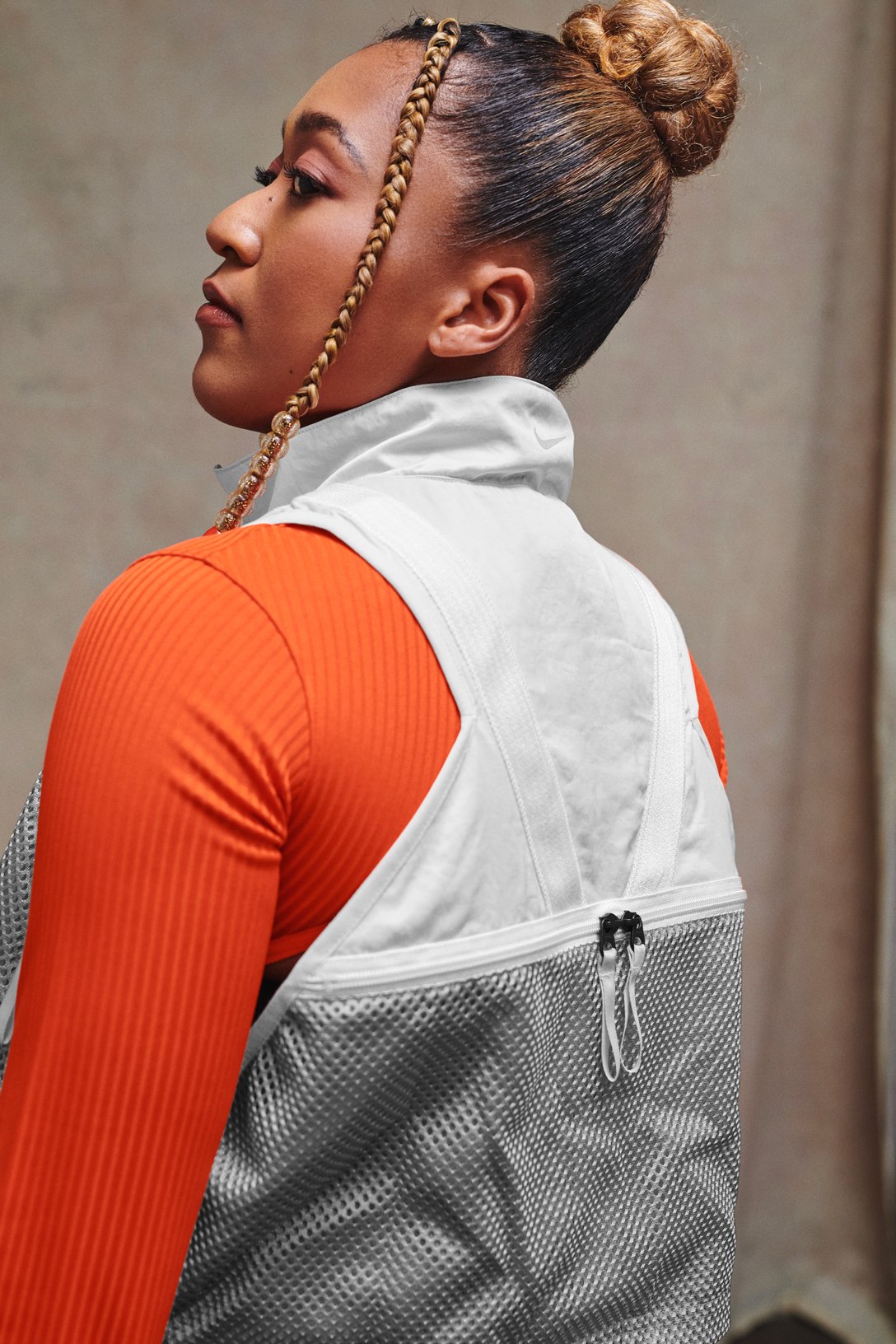 大坂なおみ選手が着用しているオレンジのトップスは日本未展開商品 Image by NIKE