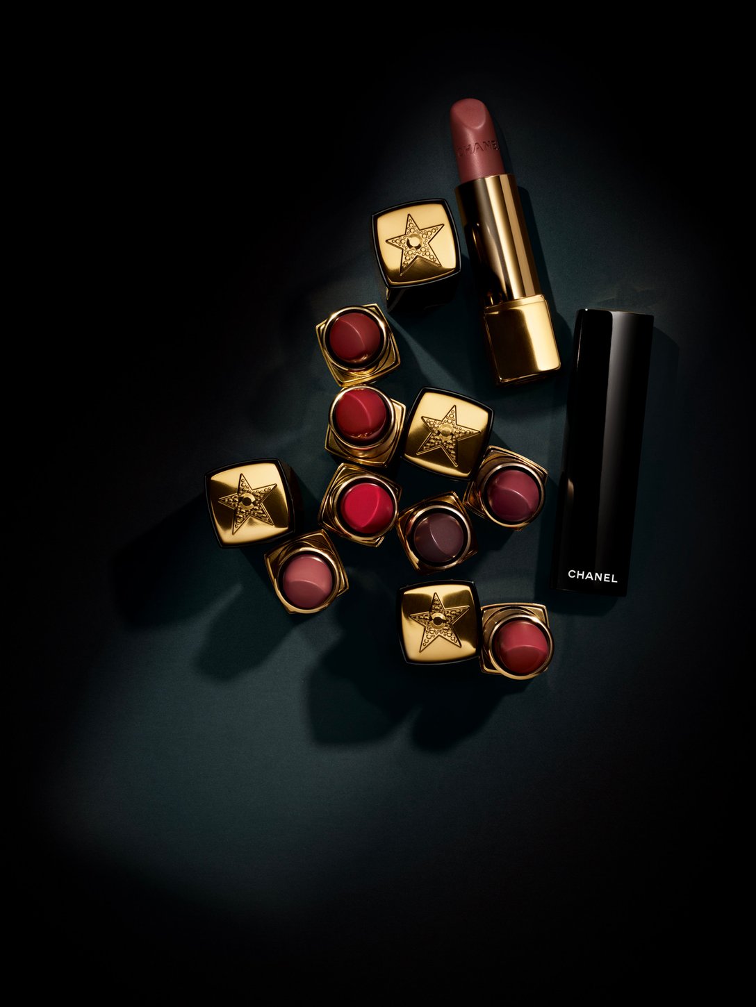 ルージュ アリュール ヴェルヴェット ラ コメット(すべて特別限定品)©CHANEL