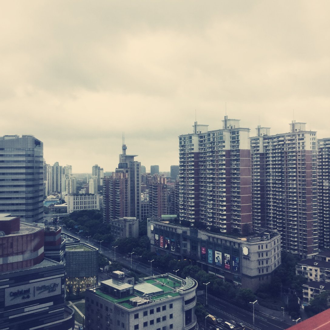 高層ビルが並ぶ上海の街並み