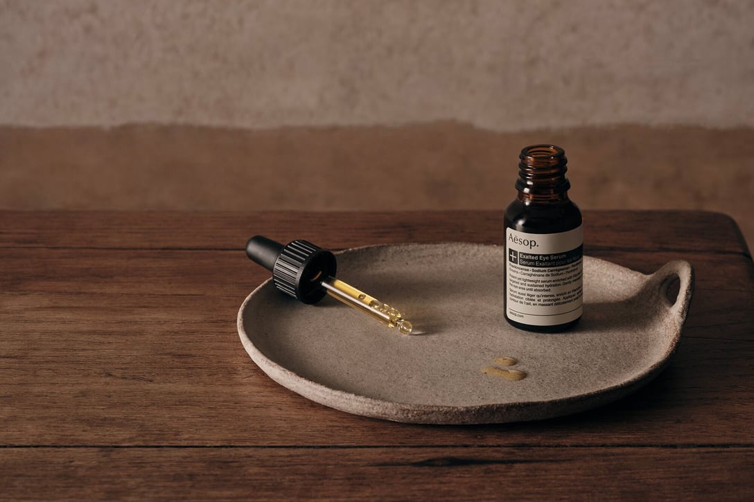 「イグゾールティッド アイセラム」(15mL、税込1万1550円) Image by Aēsop