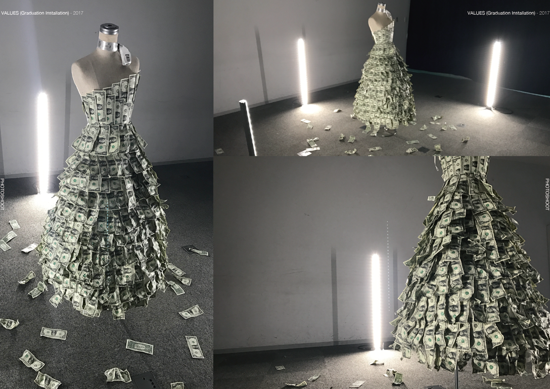 紙幣で作られたドレスを着用したマネキン