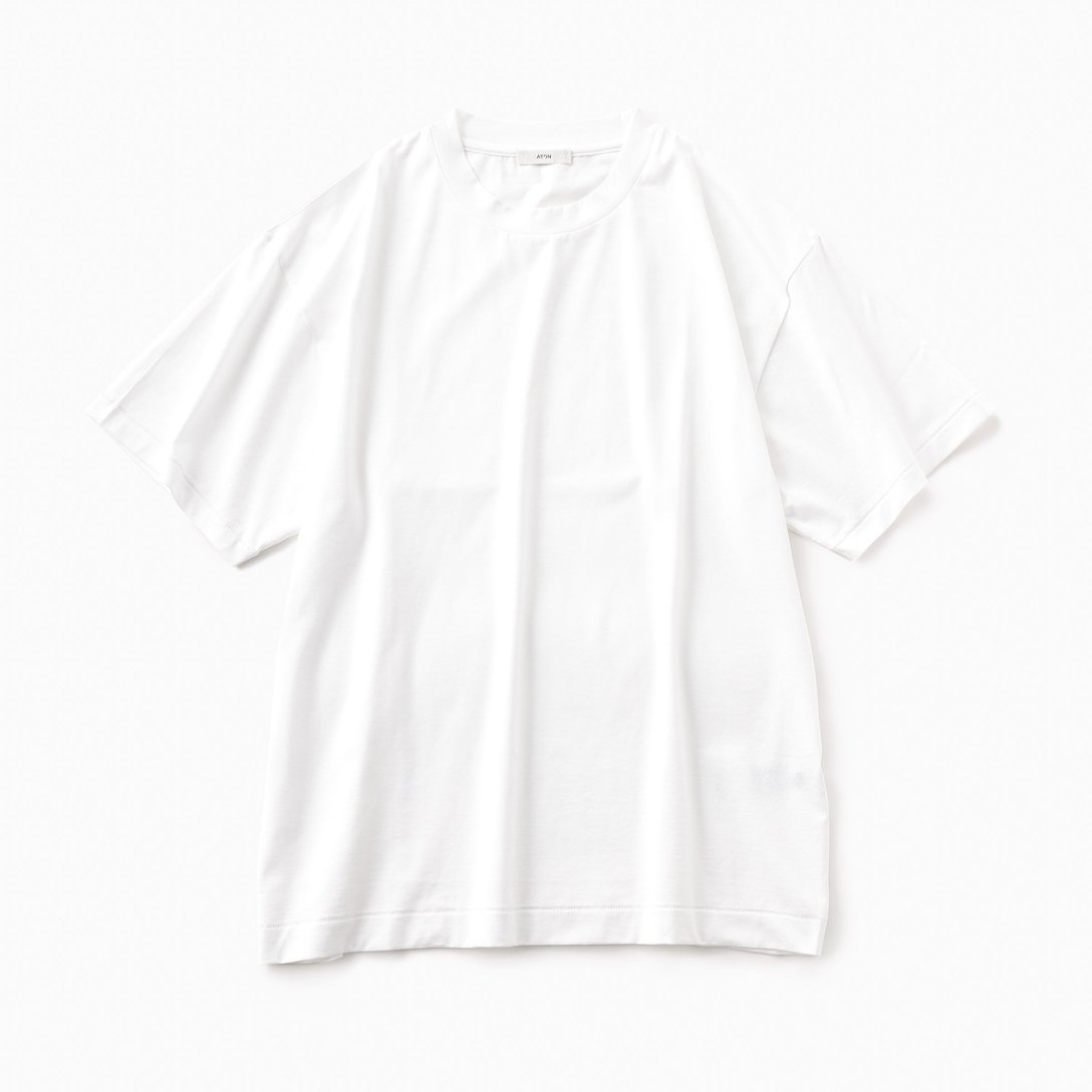 ATONの白Tシャツ