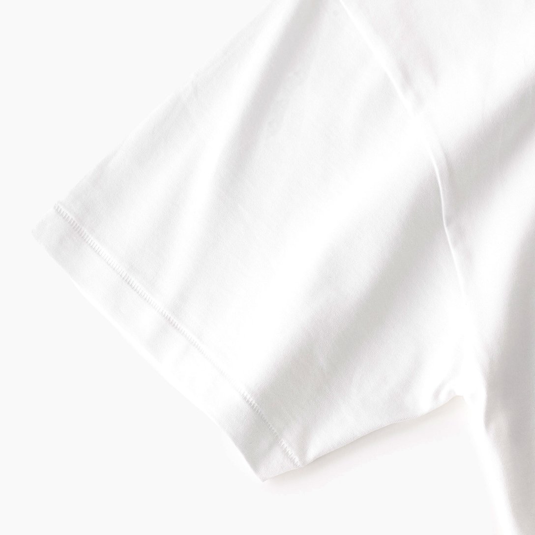 白いTシャツの袖の部分
