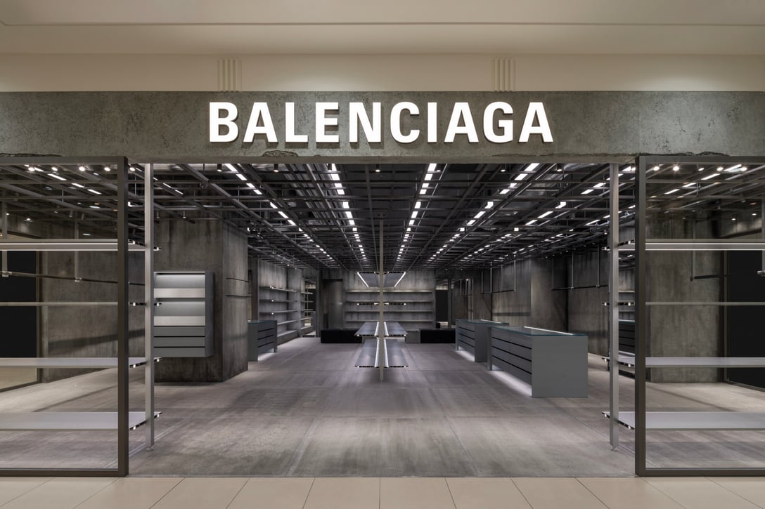 バレンシアガ 大丸札幌 Image by Courtesy of Balenciaga