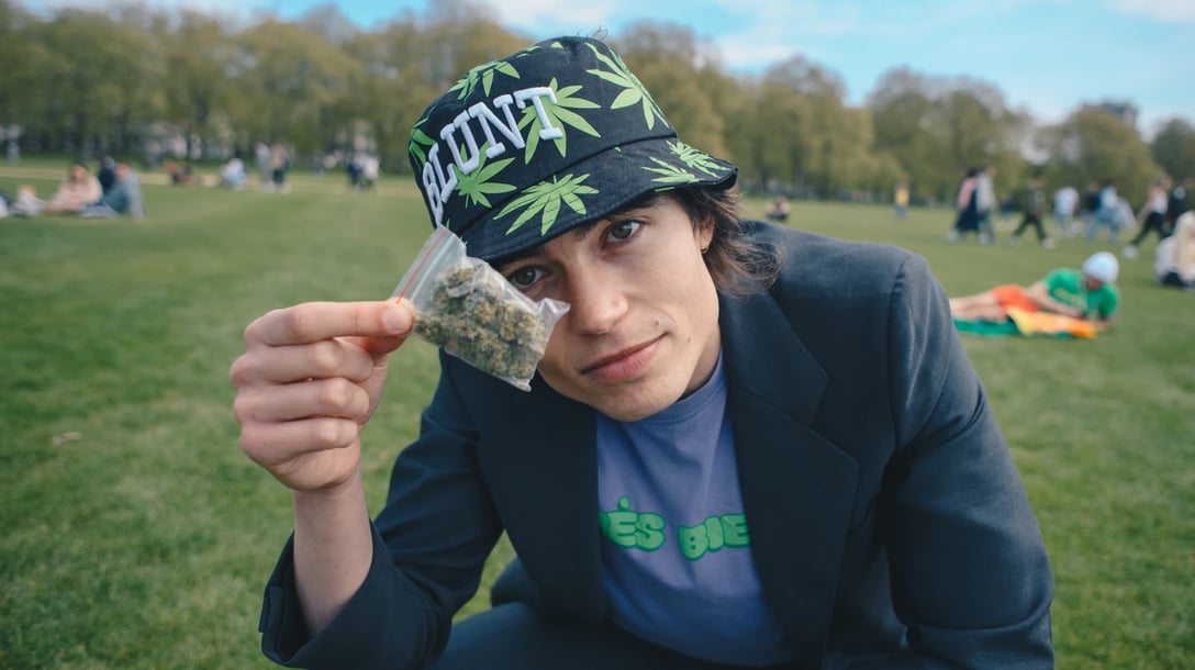 ロンドン、ハイドパークで4/20のイベントに参加する筆者。