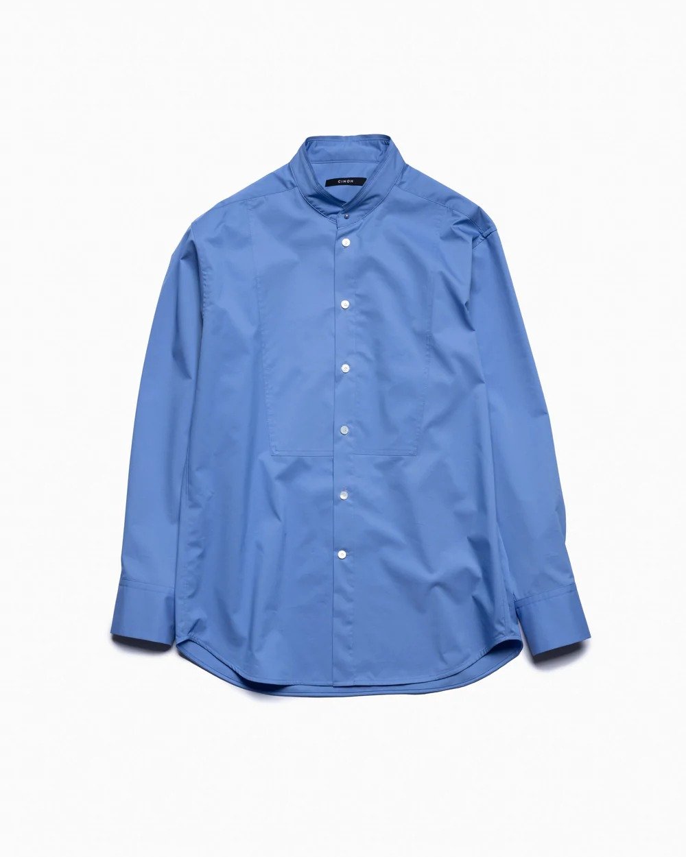 ブルーの長袖シャツ