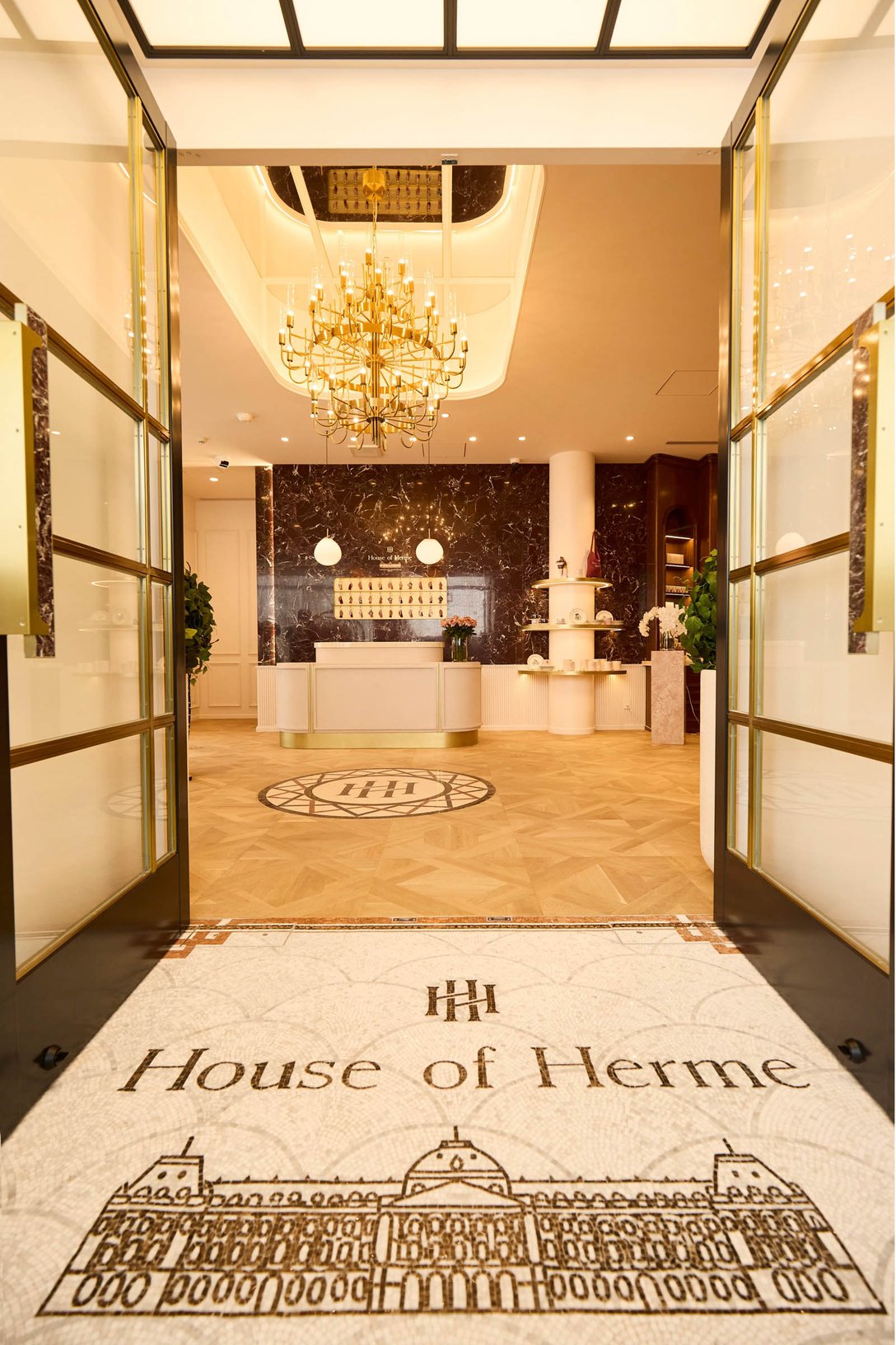 小嶋陽菜の「House of Herme」が公開