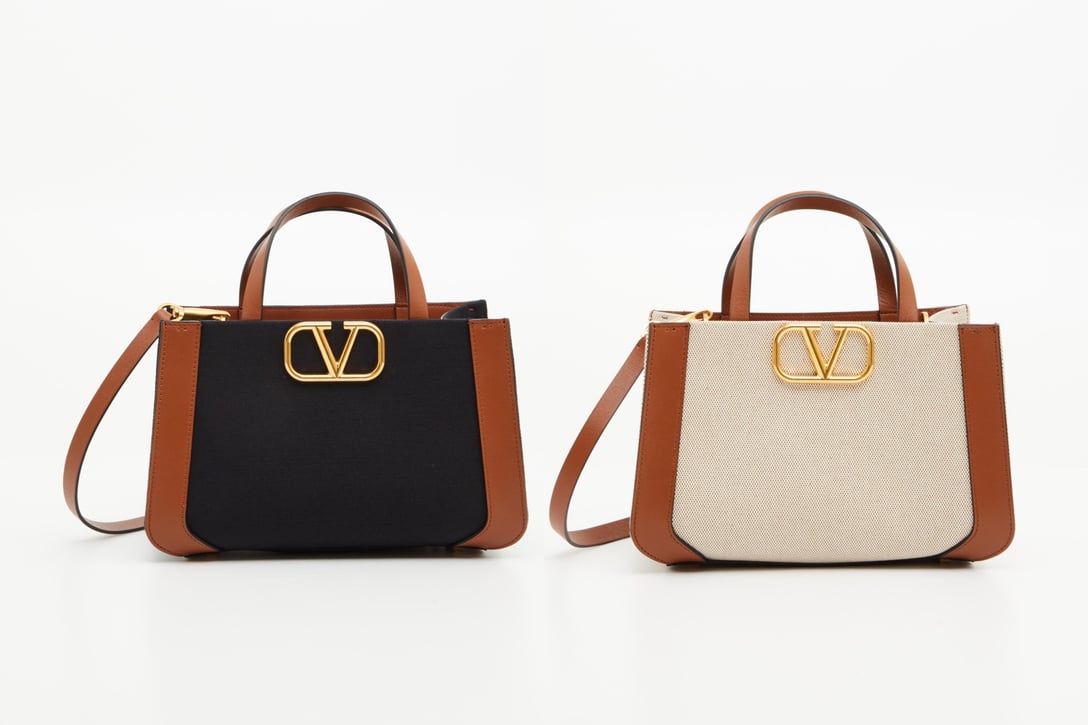 Vロゴ シグネチャー キャンバストート(L28×H18×D14cm)各20万9,000円 Image by VALENTINO