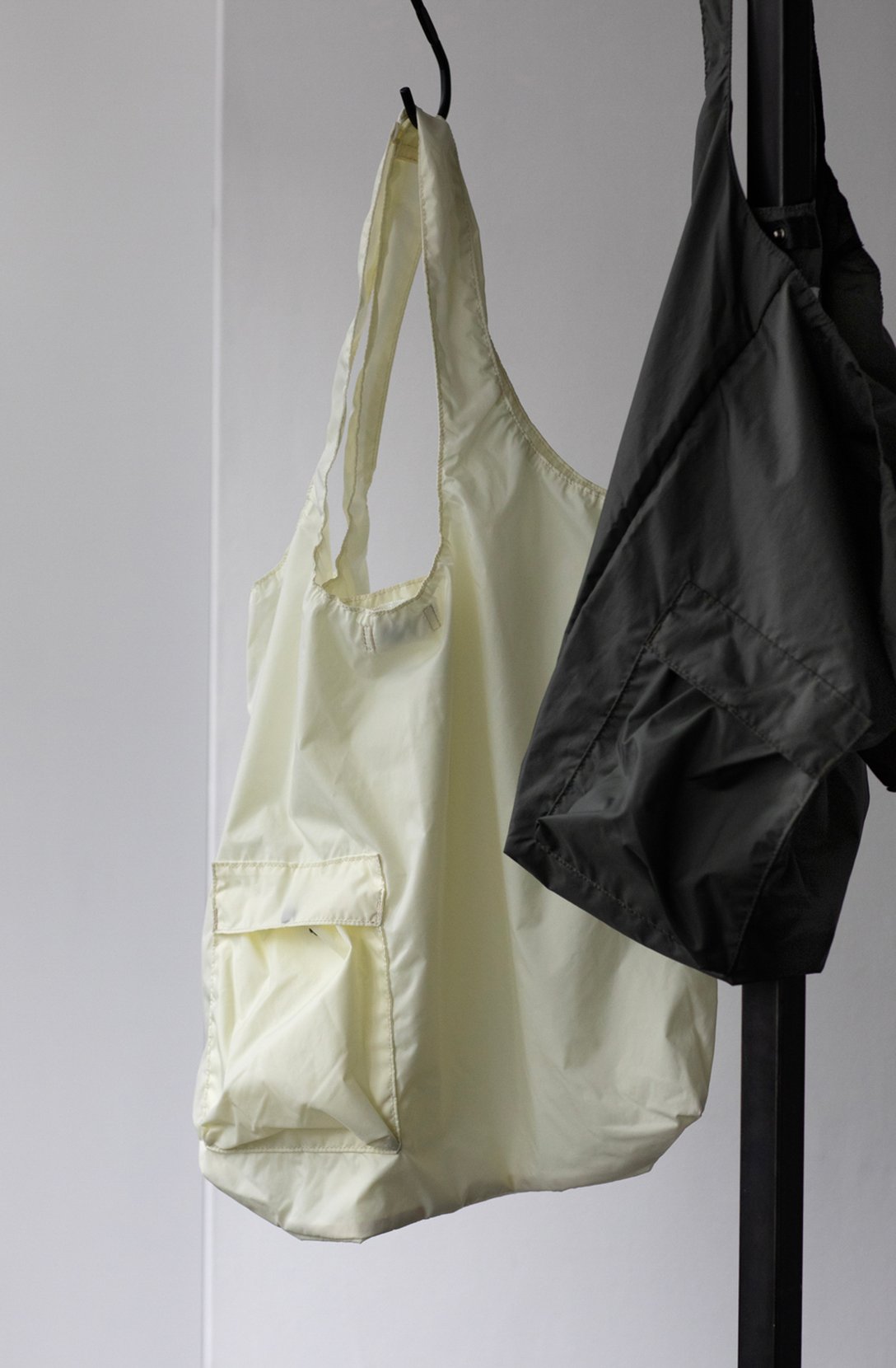 「SHOPPER BAG」(税込1万4300円) Image by POTR