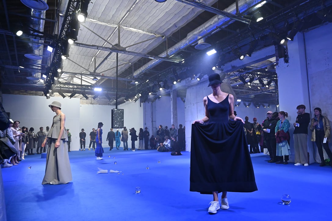パリコレ初日「CFCL」のプレゼンテーション Image by FASHIONSNAP(Koji Hirano)