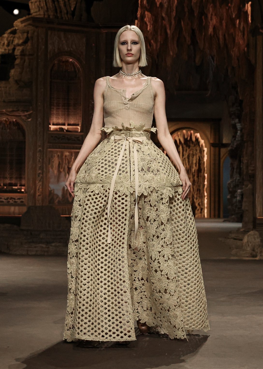「ディオール」が宮廷のドレスを現代的に 2023年春夏コレクション
