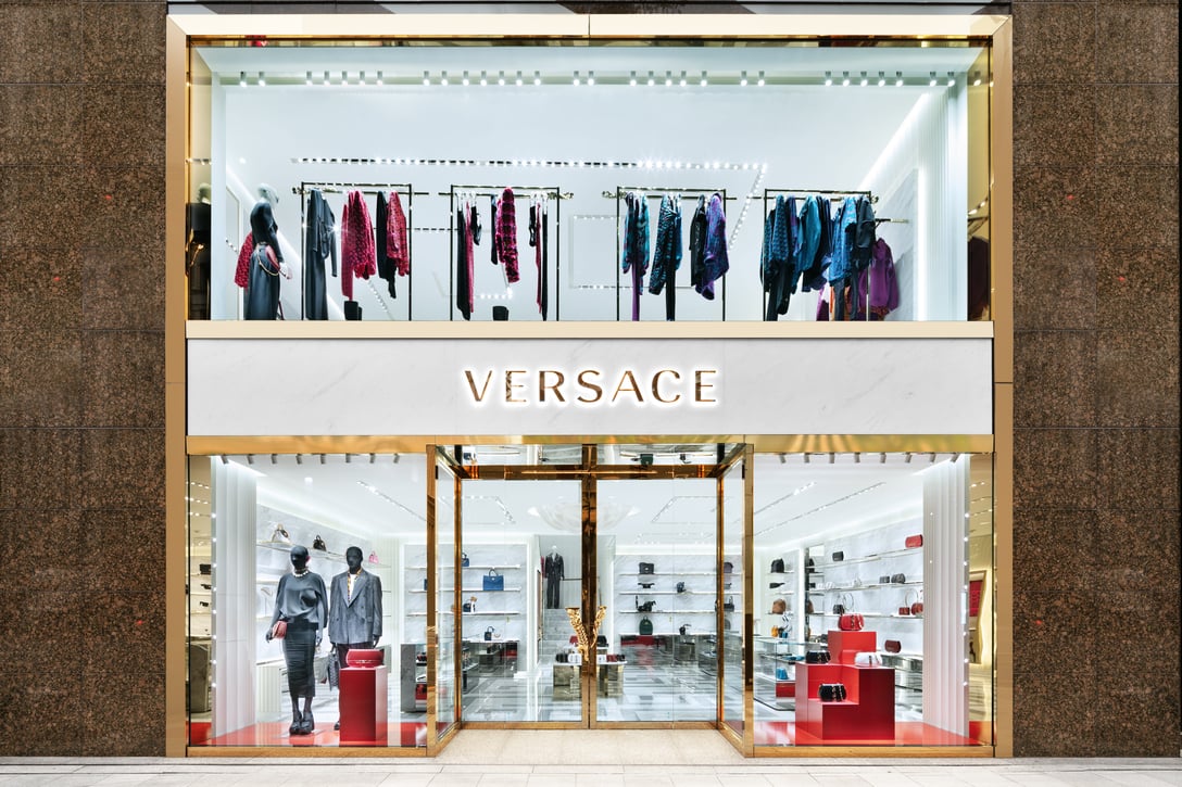 ヴェルサーチェ 銀座本店 Image by FASHIONSNAP