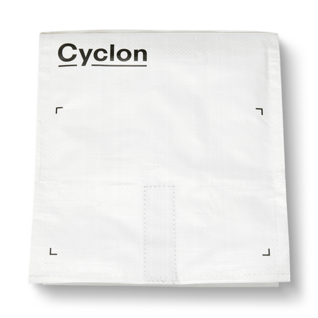 「Cyclon（サイクロン）」で使われるパッケージがコチラ。このパッケージに入って届き、使い古したら、これに入れて返却する