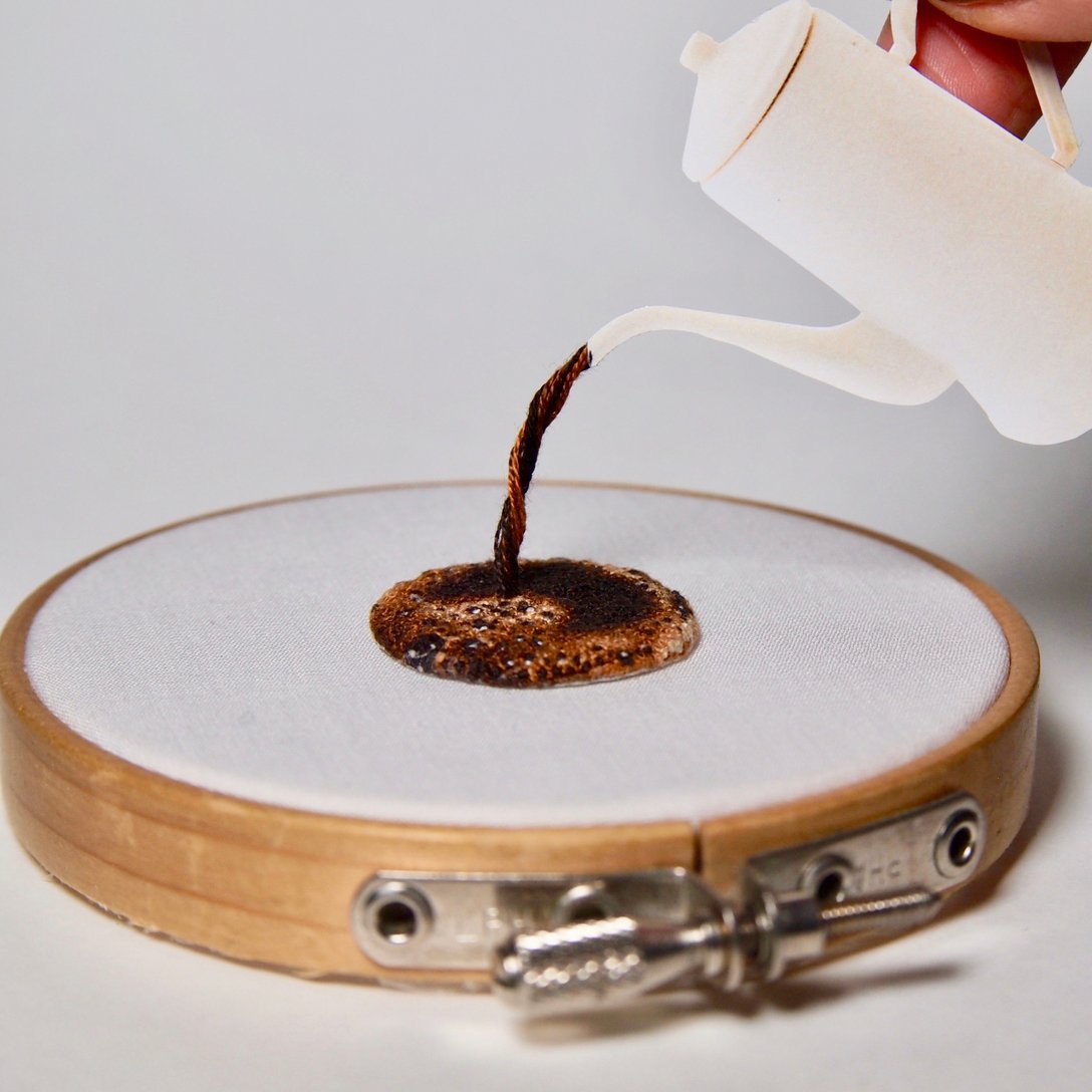 刺繍で作られたコーヒー