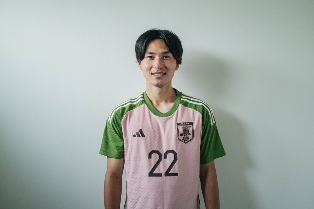 NIGO®が手掛けたサッカー日本代表スペシャルコレクションを着用する南野拓実選手