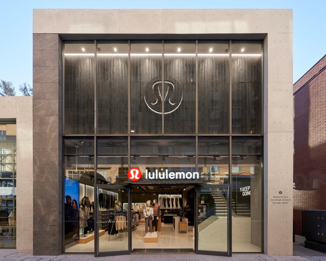 ルルレモン青山店の外観 Image by lululemon