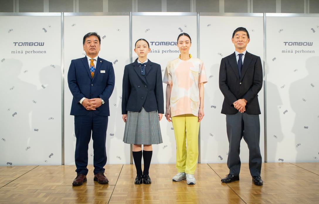 トンボ 藤原竜也代表取締役社長(左)、ミナ ペルホネン デザイナーの皆川明氏(右) Image by FASHIONSNAP