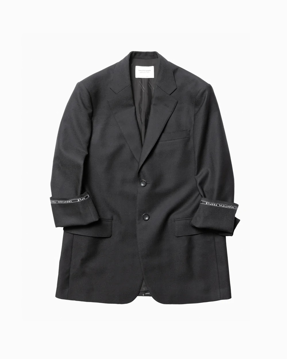 ビューティフルピープルの黒のジャケットの袖を捲くったパターン