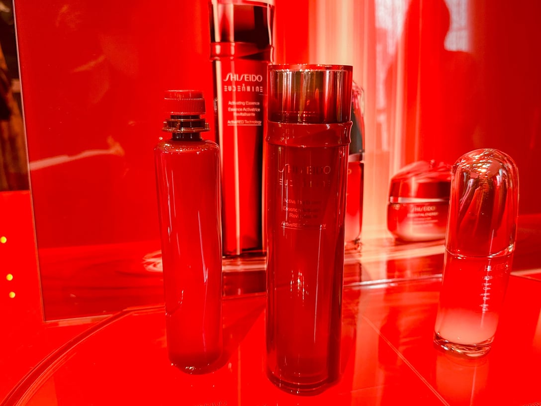 赤いボトルの最新作化粧液「SHISEIDO オイデルミン エッセンスローション」