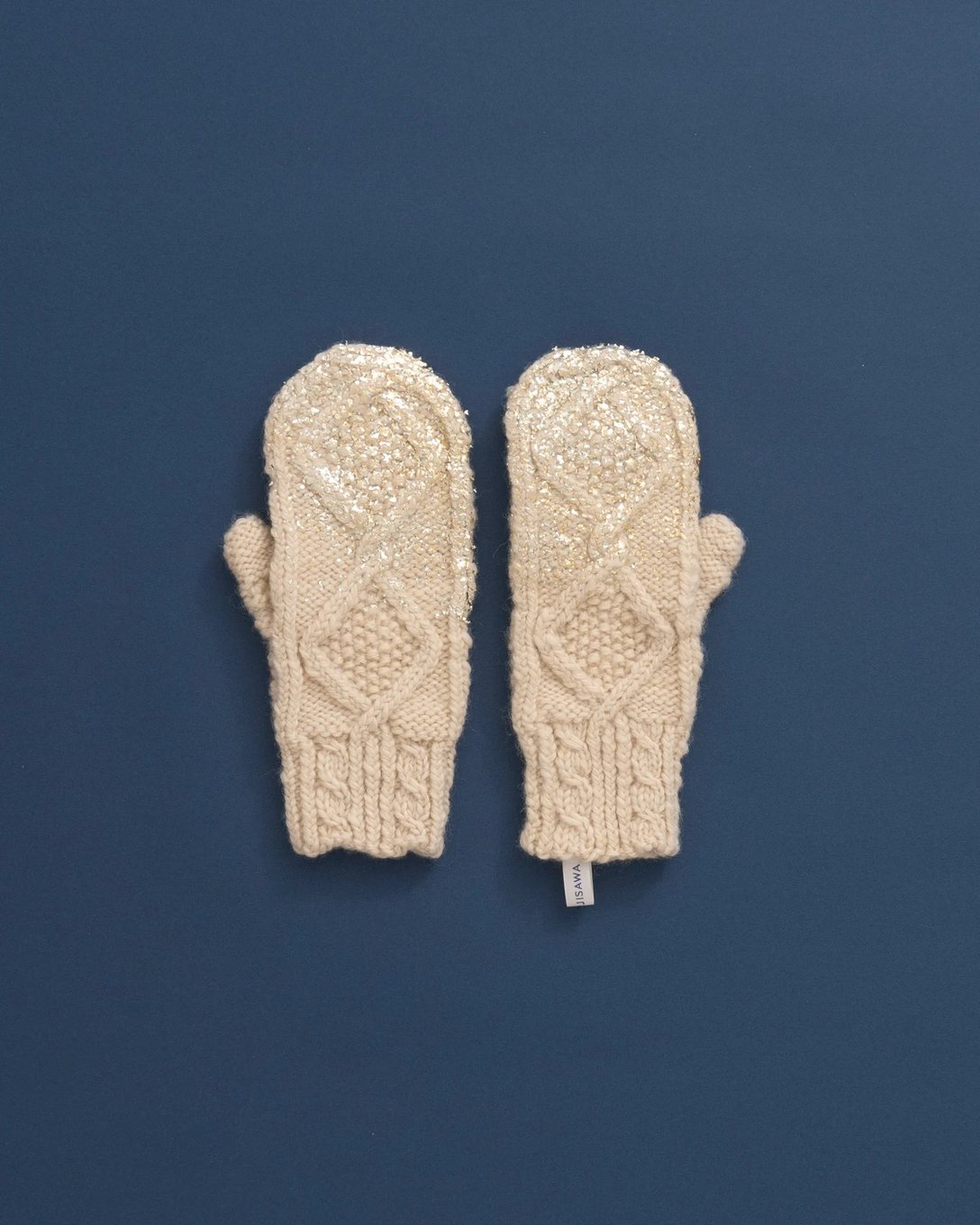 ホワイトの手編み手袋
