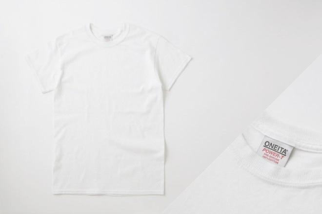 白い無地のTシャツ