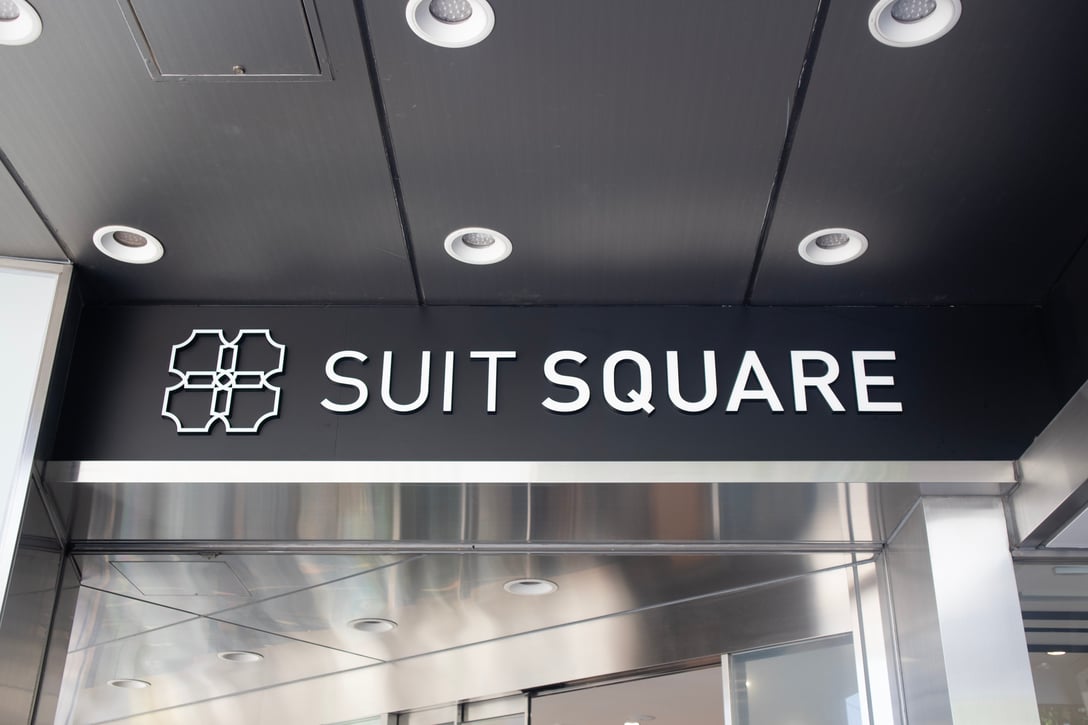 ザ・スーツカンパニーが「スーツスクエア」への屋号変更を発表