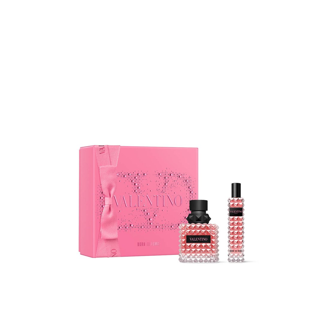 ピンクのギフトボックスと大小サイズの香水瓶