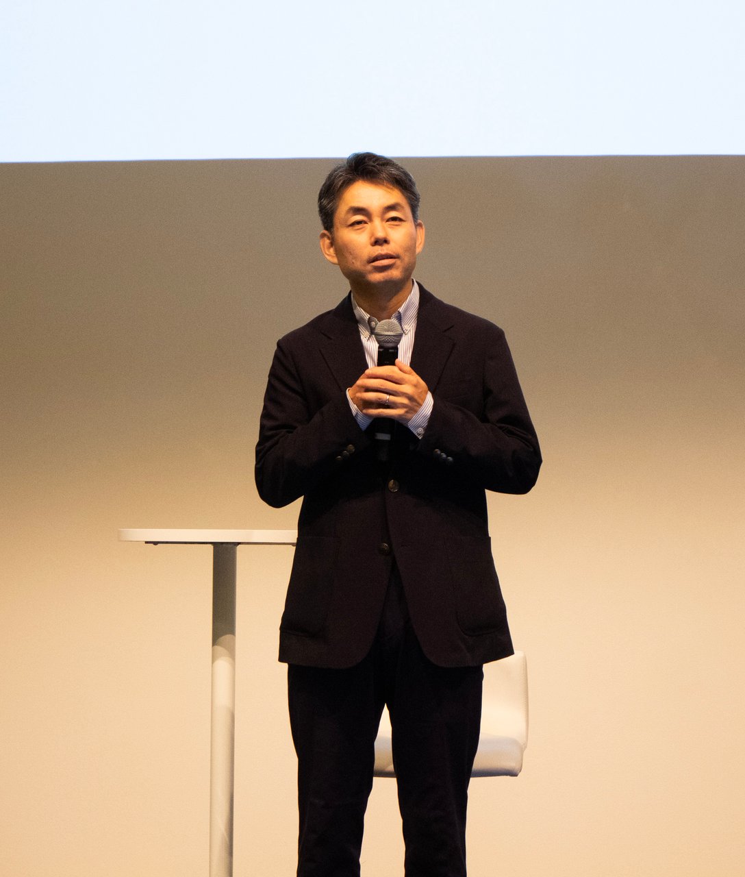 「LifeWear=新しい産業」に関する説明会に登壇した柳井康治グループ上席執行役員