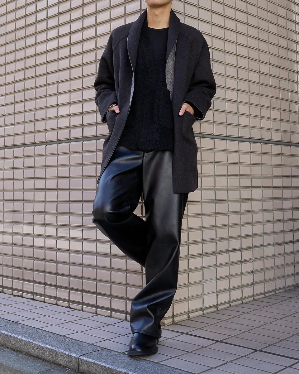 ポステレガントのリバーガウンコートを着た男性モデル