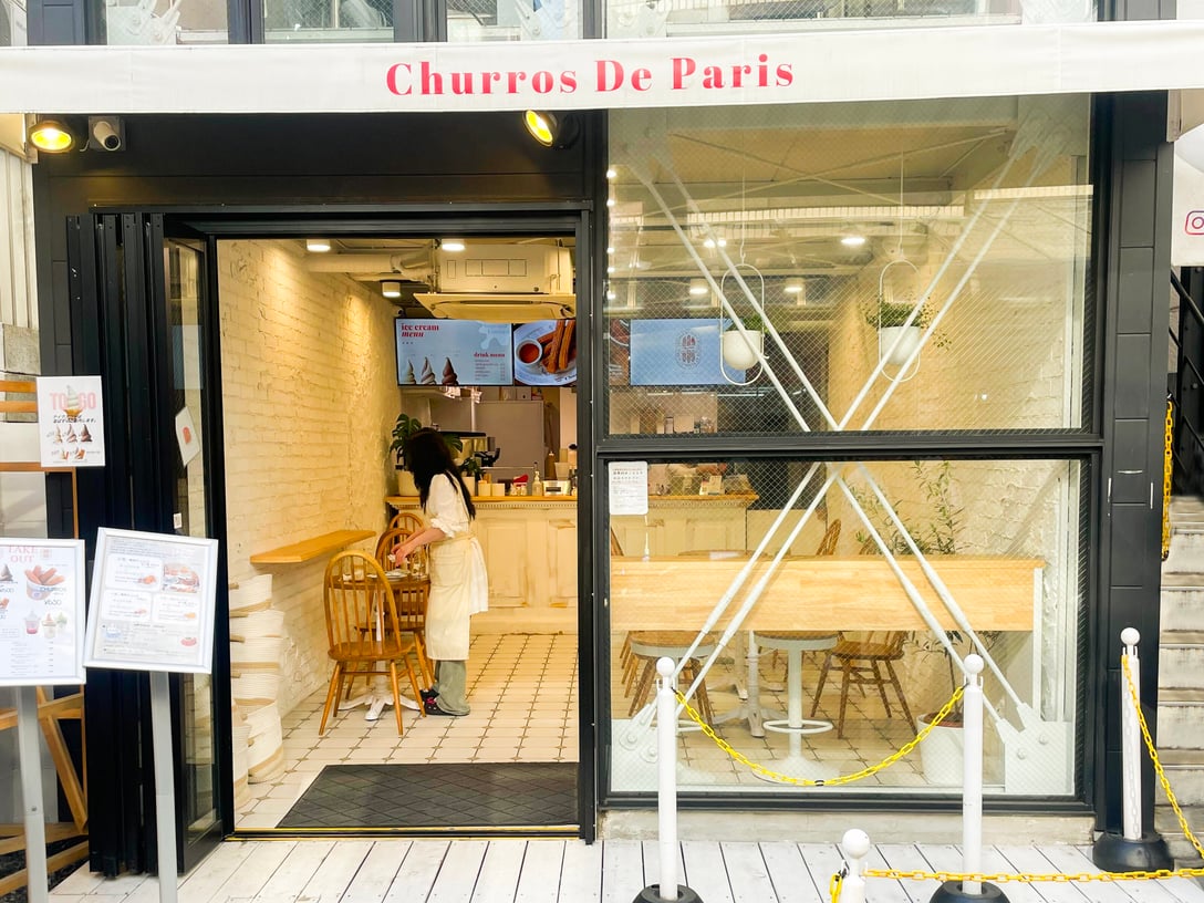 カフェ「churros de paris」の店舗外観画像