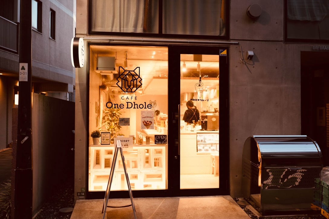 カフェ「One Dhole」の店舗外観画像