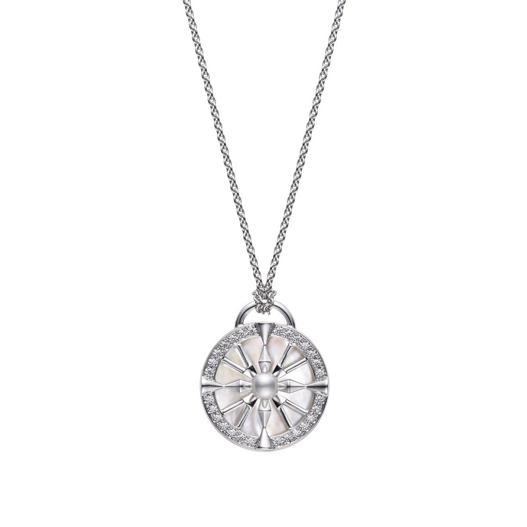 「ラッキー アローズ」ペンダント（WGK18、アコヤ真珠、白蝶貝、ダイヤモンド）61万6000円