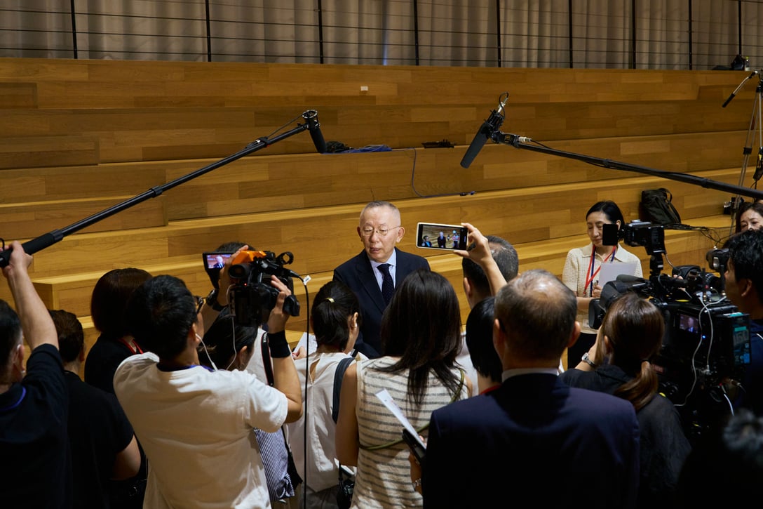 ファーストリテイリング 柳井会長