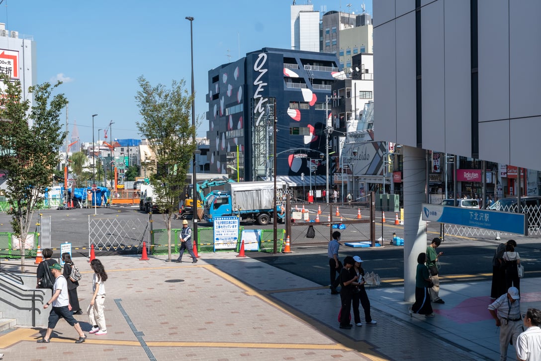 下北沢駅前