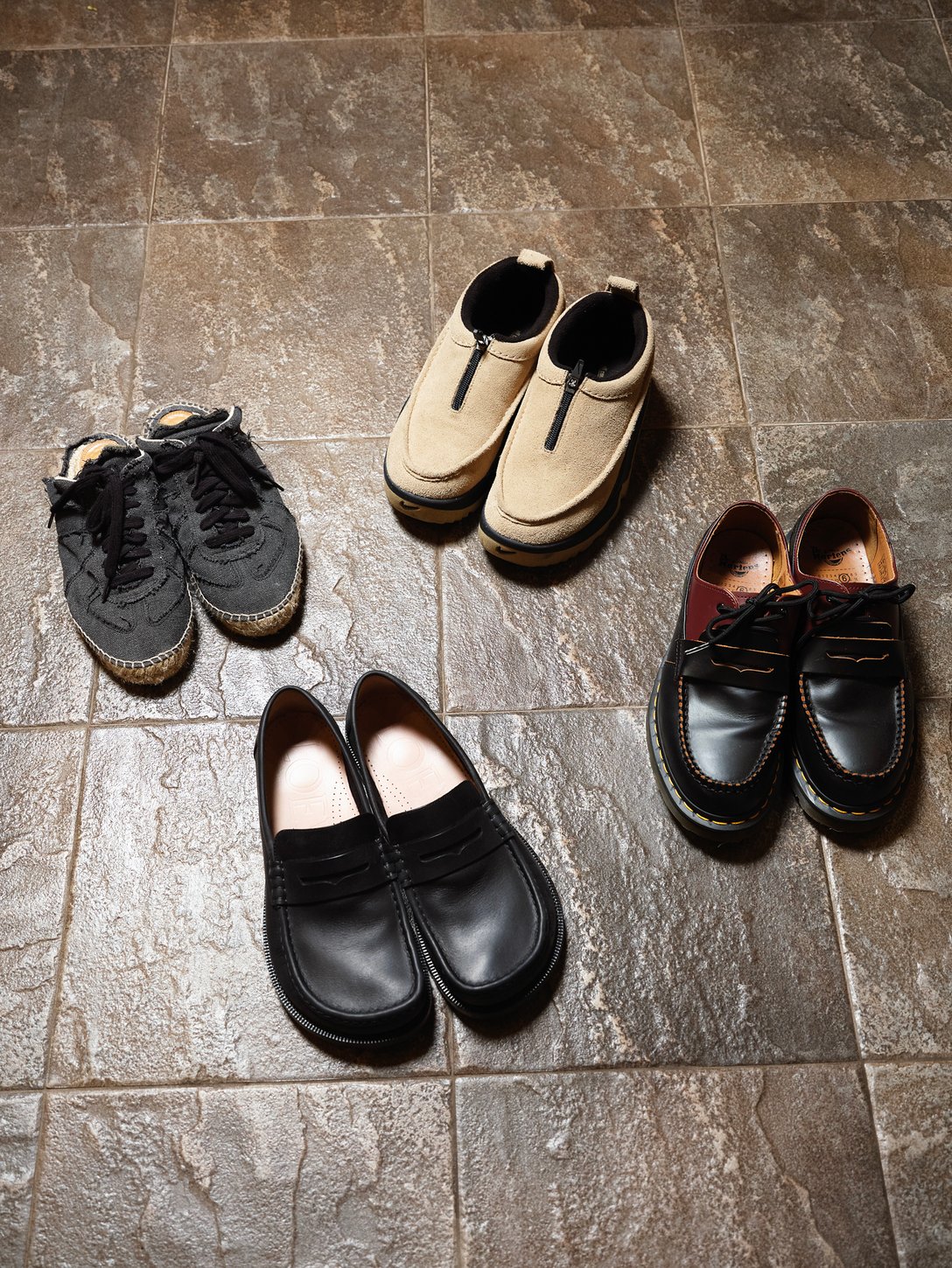 （左上から時計回り）Maison Margiela、NIKE ACG、MM6 Maison Margiela × Dr.Martens、LOEWE