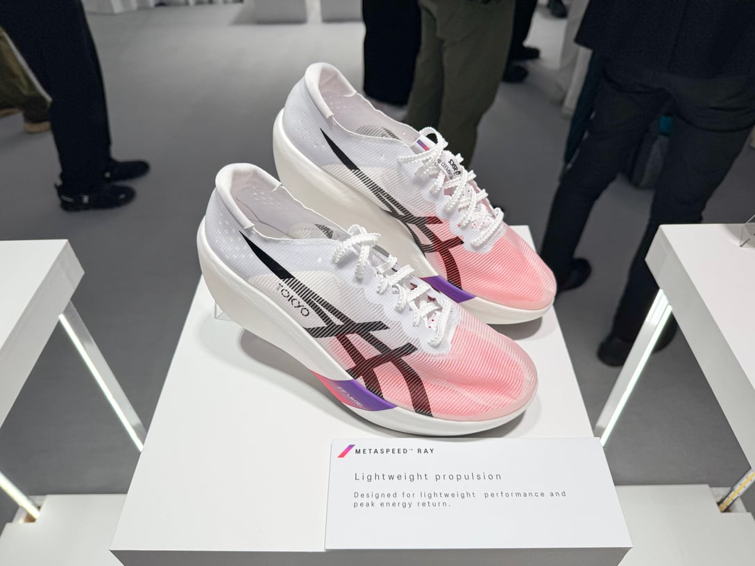 白いランニングシューズ