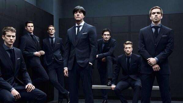 サッカーワールドカップ各国選手の公式スーツを考える
