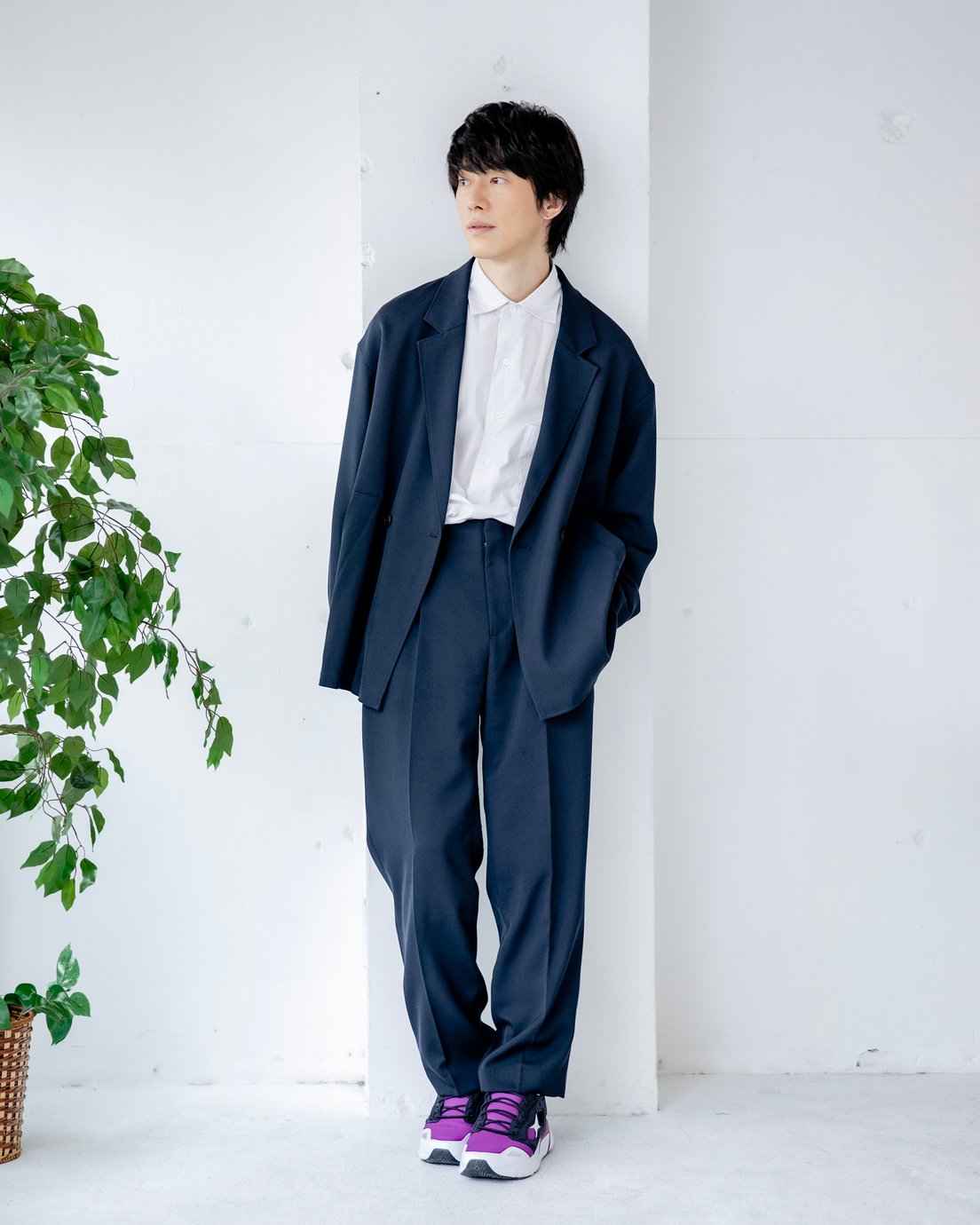 紫の靴を履いた春夏フォーマルスタイル